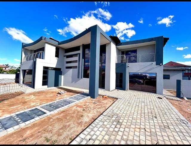 6 BEDROOM HOUSE FOR SALE IN SAVANNAH COUNTRY ESTATE